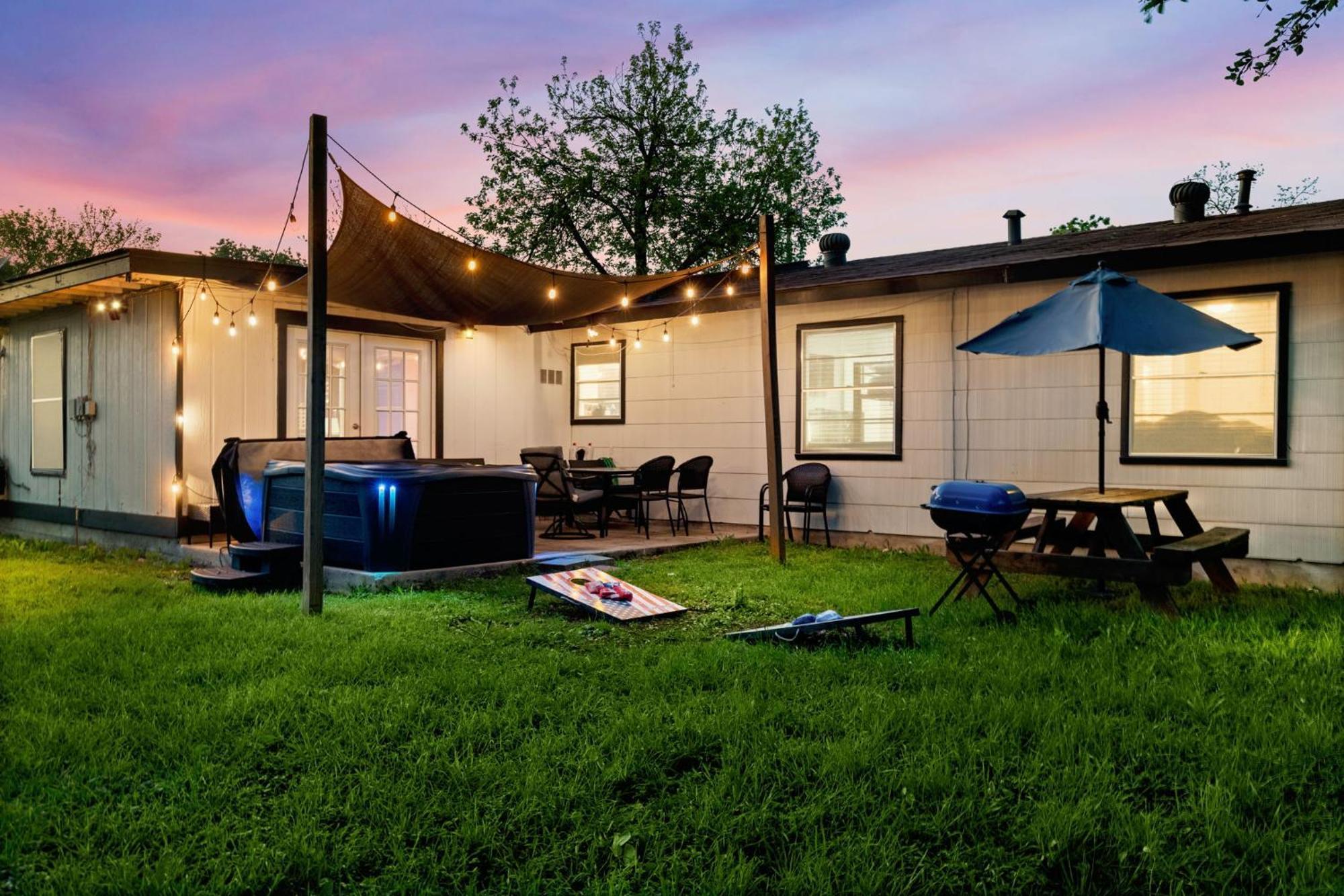 Cozy 3 Bedroom With Hot Tub 2 Min Away From Lackland San Antonio Exterior foto